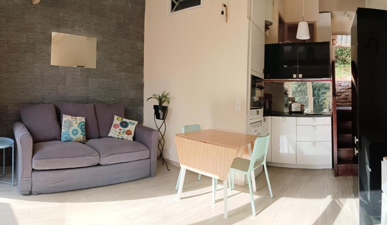 petite maison au calme - piscine en copropriété, terrasse, mer Vallauris Exterior foto