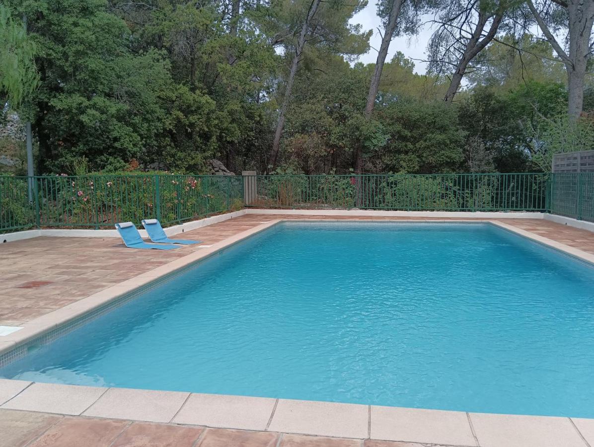 petite maison au calme - piscine en copropriété, terrasse, mer Vallauris Exterior foto