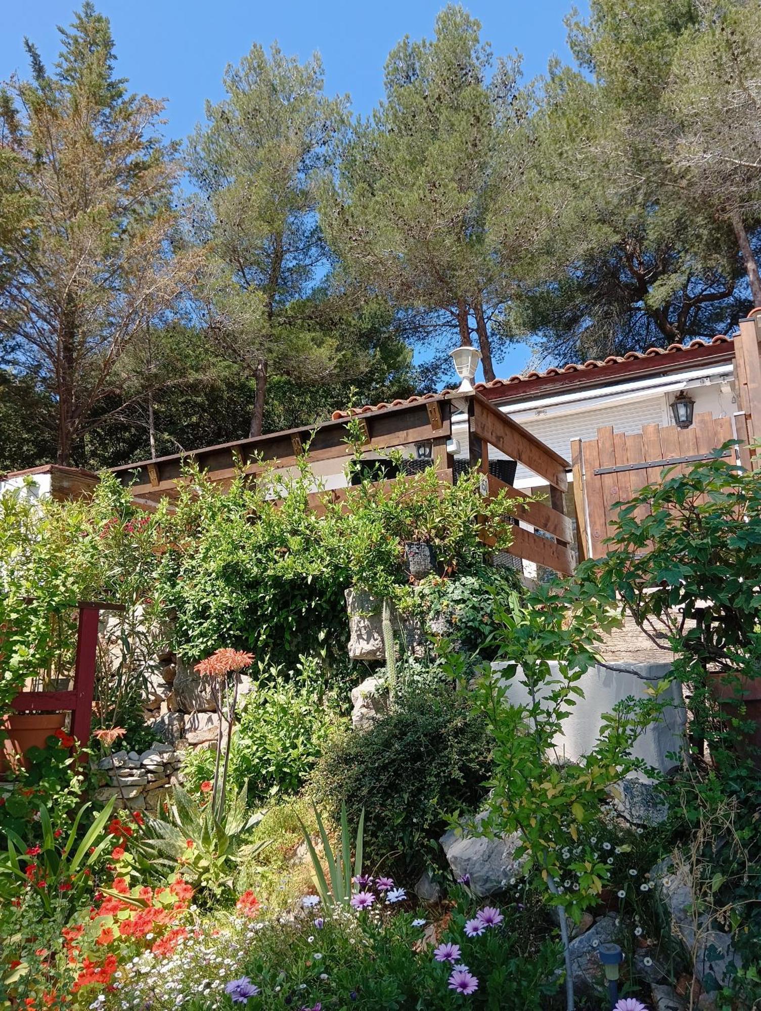 petite maison au calme - piscine en copropriété, terrasse, mer Vallauris Exterior foto