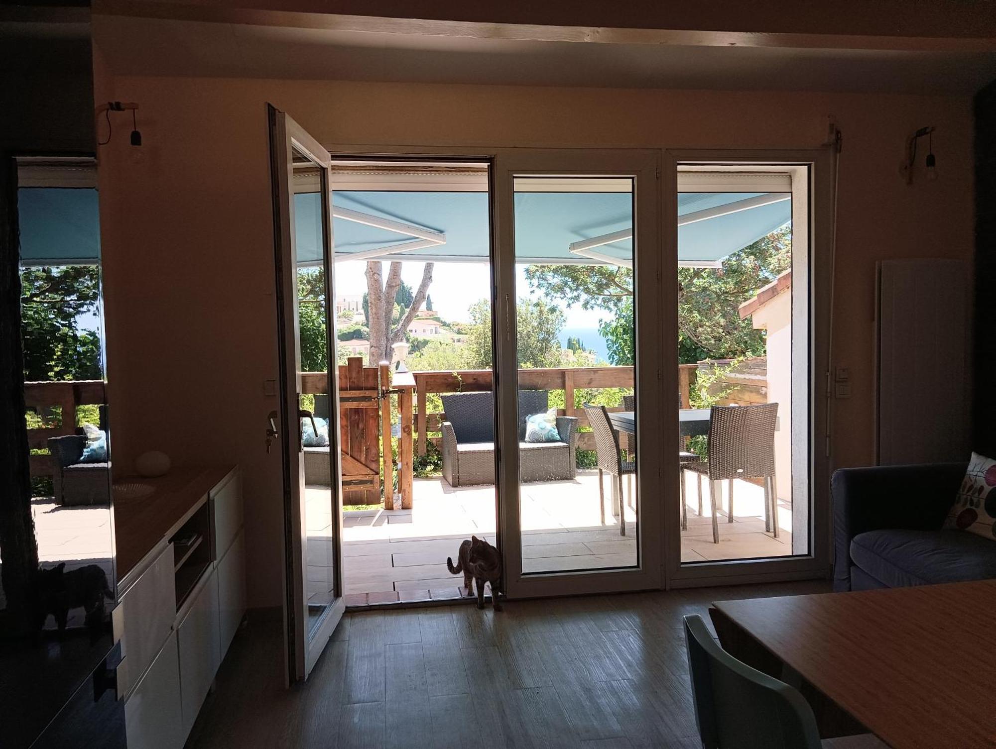 petite maison au calme - piscine en copropriété, terrasse, mer Vallauris Exterior foto