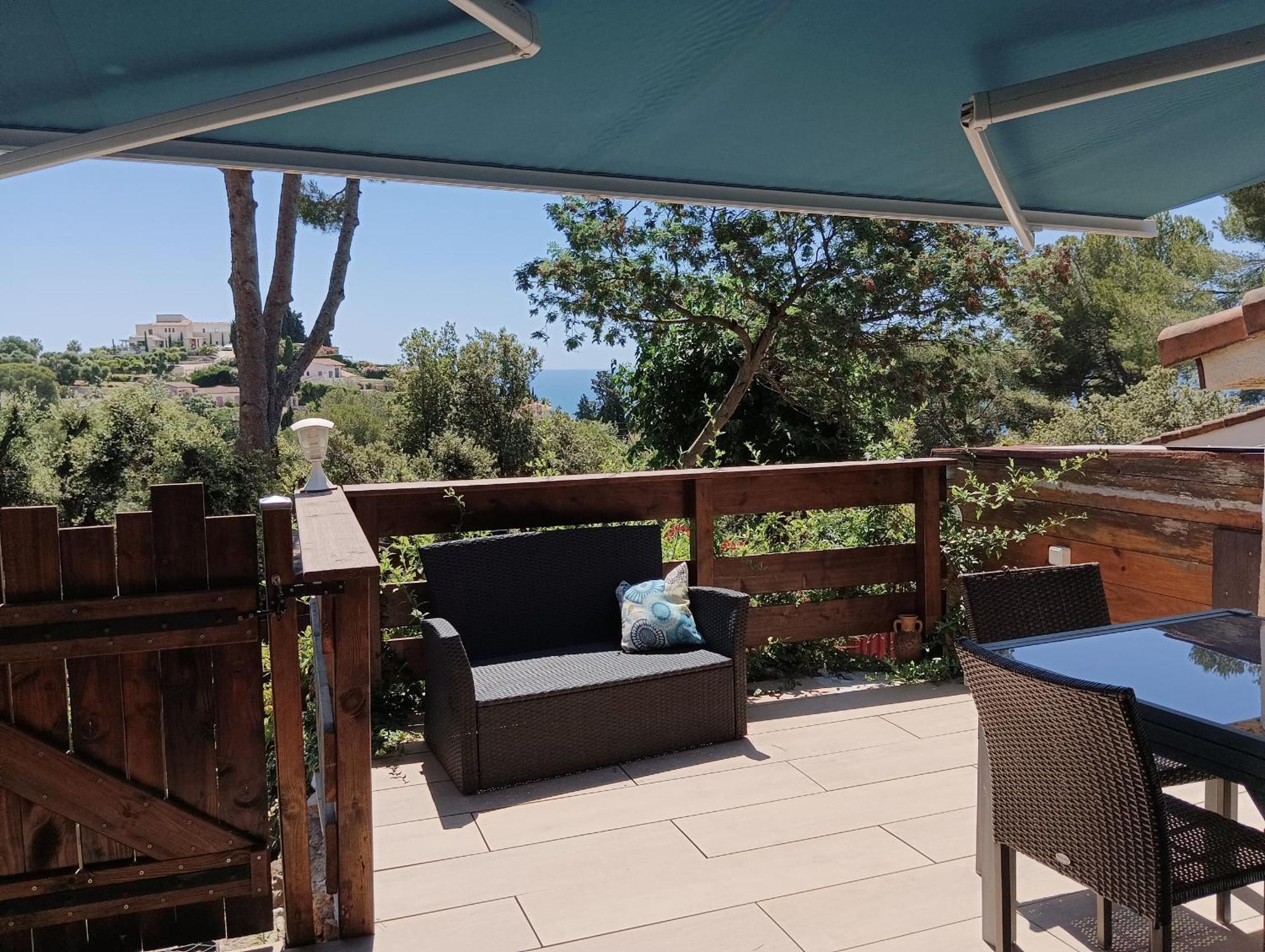 petite maison au calme - piscine en copropriété, terrasse, mer Vallauris Exterior foto