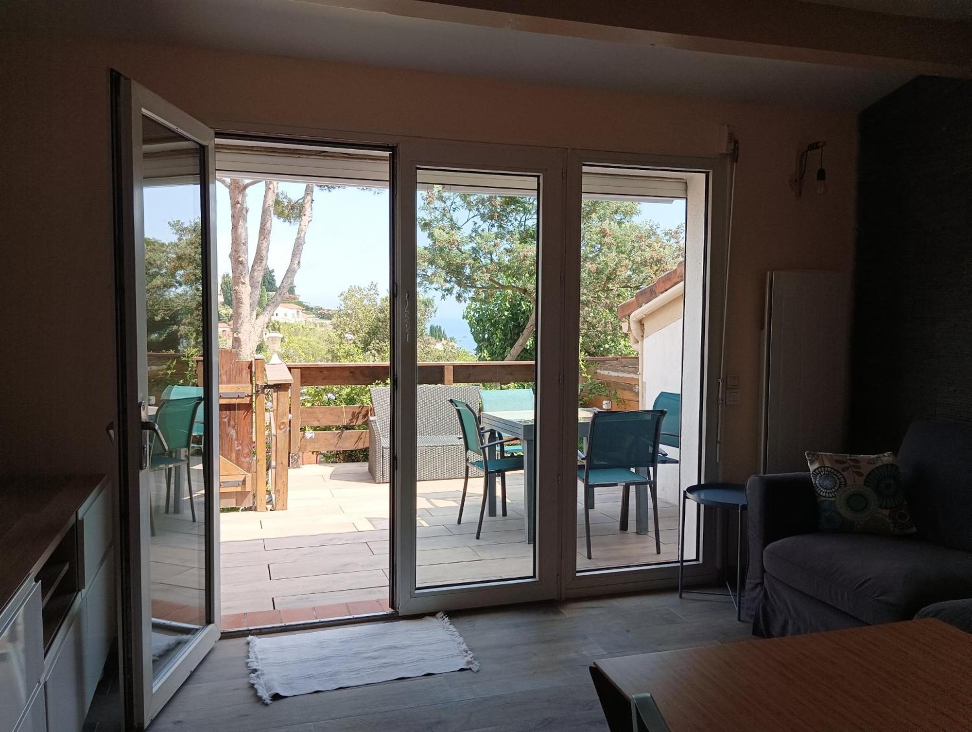 petite maison au calme - piscine en copropriété, terrasse, mer Vallauris Exterior foto