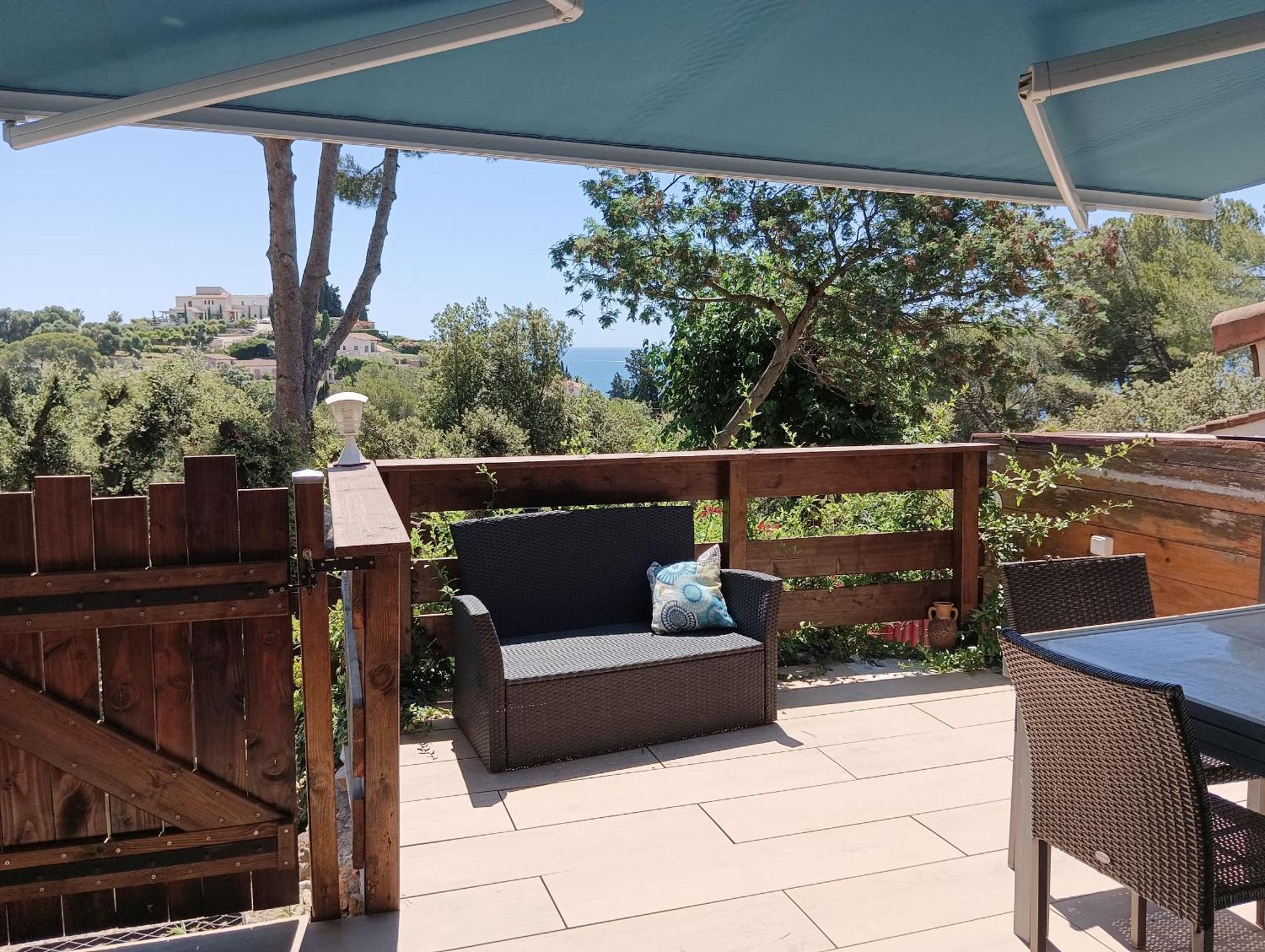 petite maison au calme - piscine en copropriété, terrasse, mer Vallauris Exterior foto